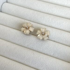 Elegant Floral Stud Earrings
